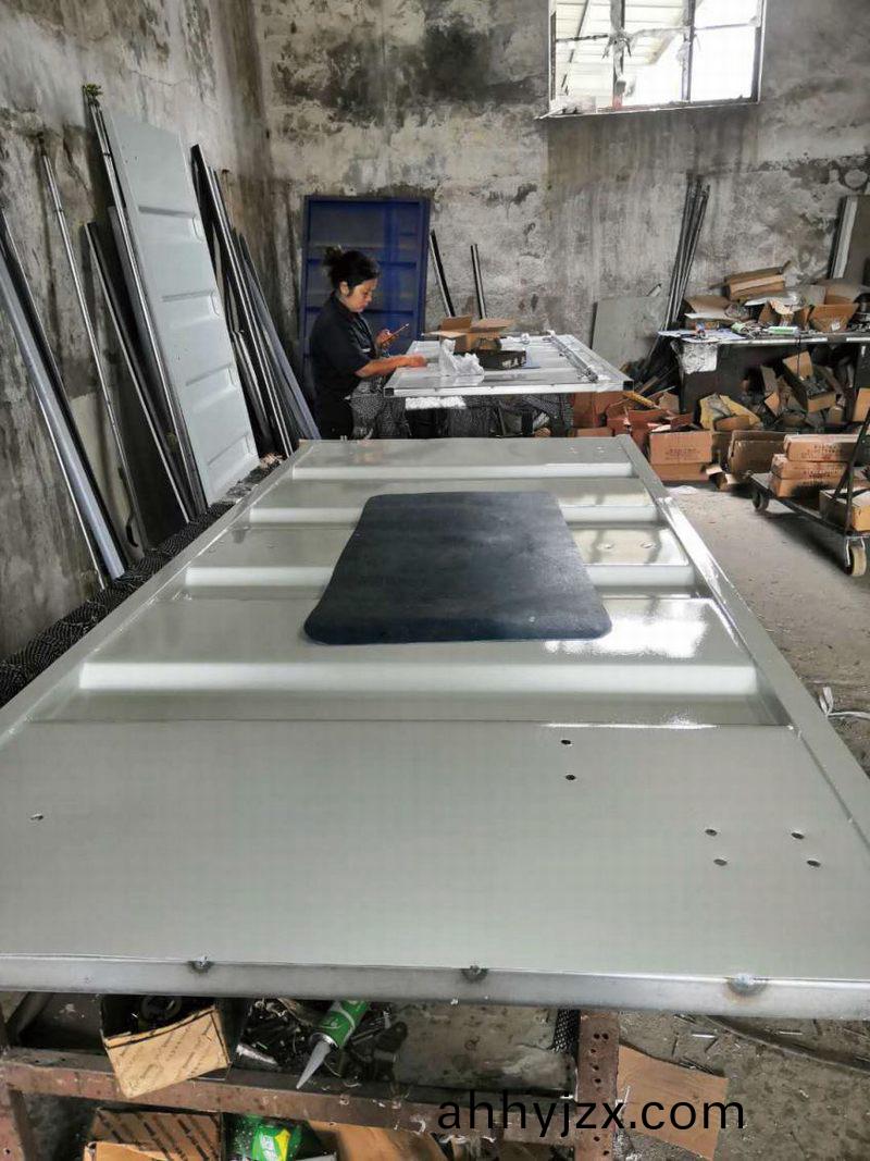 車(che)廂(xiang)及(ji)坿(fu)件(jian)製(zhi)作(zuo)